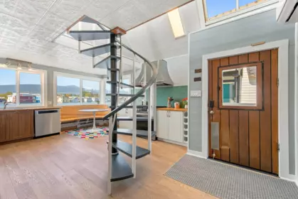A23 415 W Esplanade Avenue, North Vancouver, BC, North Vancouver — Single Family Residence for sale