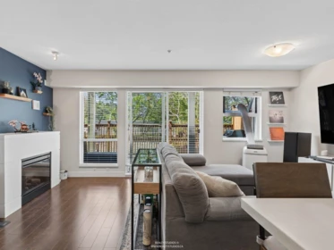Kitchen Photo of 215 15735 Croydon Drive, Surrey, BC