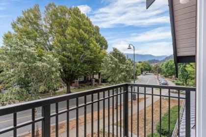 Breakfast Nook Photo of 3 45219 Nicomen Crescent, Chilliwack, BC