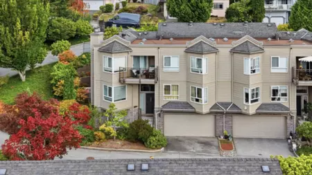 411 1215 Lansdowne Drive, Coquitlam, BC, Coquitlam — Townhouse for sale