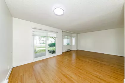 Kitchen Photo of 135 7325 140 Street, Surrey, BC