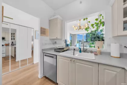 Kitchen Photo of 802 160 W Keith Road, North Vancouver, BC
