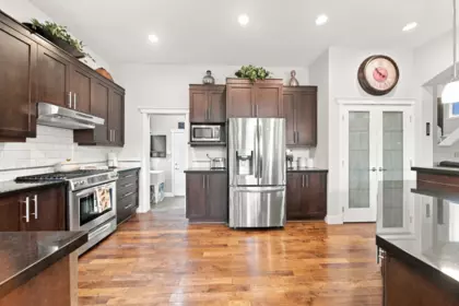 Kitchen Island Photo of 19556 Thorburn Way, Pitt Meadows, BC