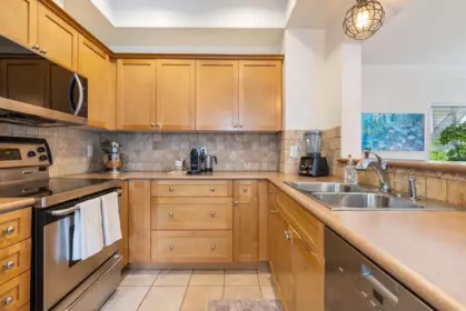 Kitchen Island Photo of 25 2688 Mountain Highway, North Vancouver, BC