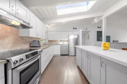 Breakfast Nook Photo of 4505 Lions Avenue, North Vancouver, BC