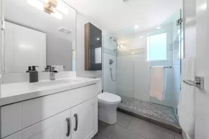 Hallway Photo of 4505 Lions Avenue, North Vancouver, BC