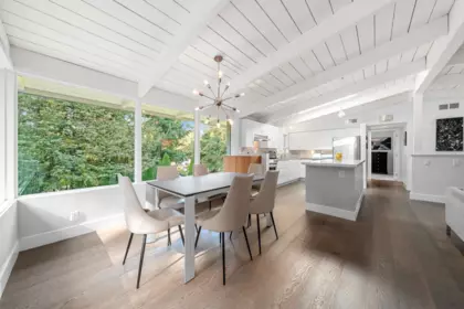 Kitchen Island Photo of 4505 Lions Avenue, North Vancouver, BC