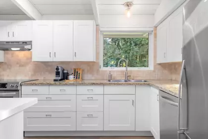 Primary Bathroom Photo of 4505 Lions Avenue, North Vancouver, BC