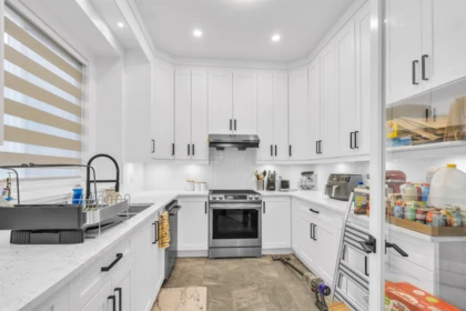 Hallway Photo of 17284 61a Avenue, Surrey, BC