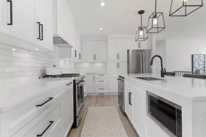 Kitchen Island Photo of 46520 Elliott Avenue, Chilliwack, BC