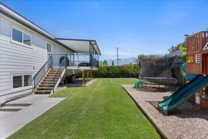 Staircase Photo of 46520 Elliott Avenue, Chilliwack, BC