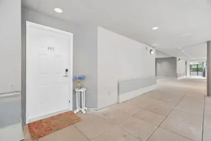 602 1500 Ostler Court, North Vancouver, BC, North Vancouver — Apartment/Condo for sale