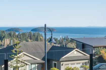 496 Spyglass Place, Gibsons, BC, Gibsons — Single Family Residence for sale
