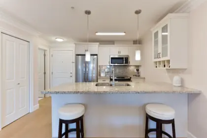 306 15357 Roper Avenue, White Rock, BC, White rock — Apartment/Condo for sale