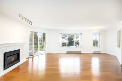 207 5565 Barker Avenue, Burnaby, BC, Burnaby — Apartment/Condo for sale