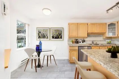 207 5565 Barker Avenue, Burnaby, BC, Burnaby — Apartment/Condo for sale