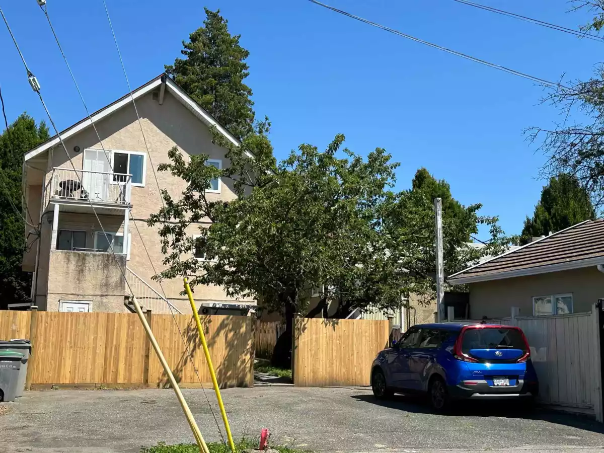 Family Room Photo of 594 E 49th Avenue, Vancouver, BC