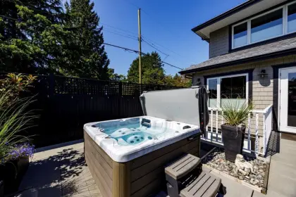 619 E 17th Street, North Vancouver, BC, North vancouver — Single Family Residence for sale