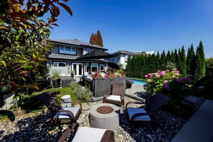 619 E 17th Street, North Vancouver, BC, North vancouver — Single Family Residence for sale