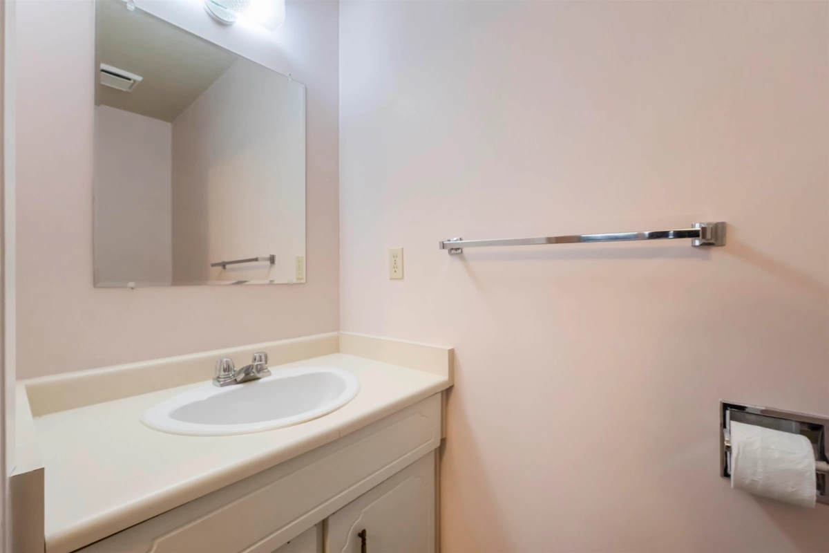 Basement Recreation Room Photo of 1121 34909 Old Yale Road, Abbotsford, BC