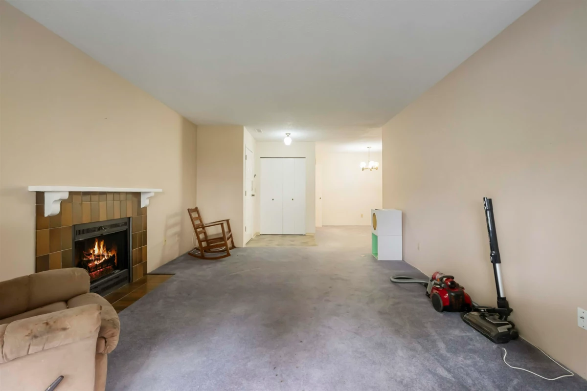 Breakfast Nook Photo of 1121 34909 Old Yale Road, Abbotsford, BC