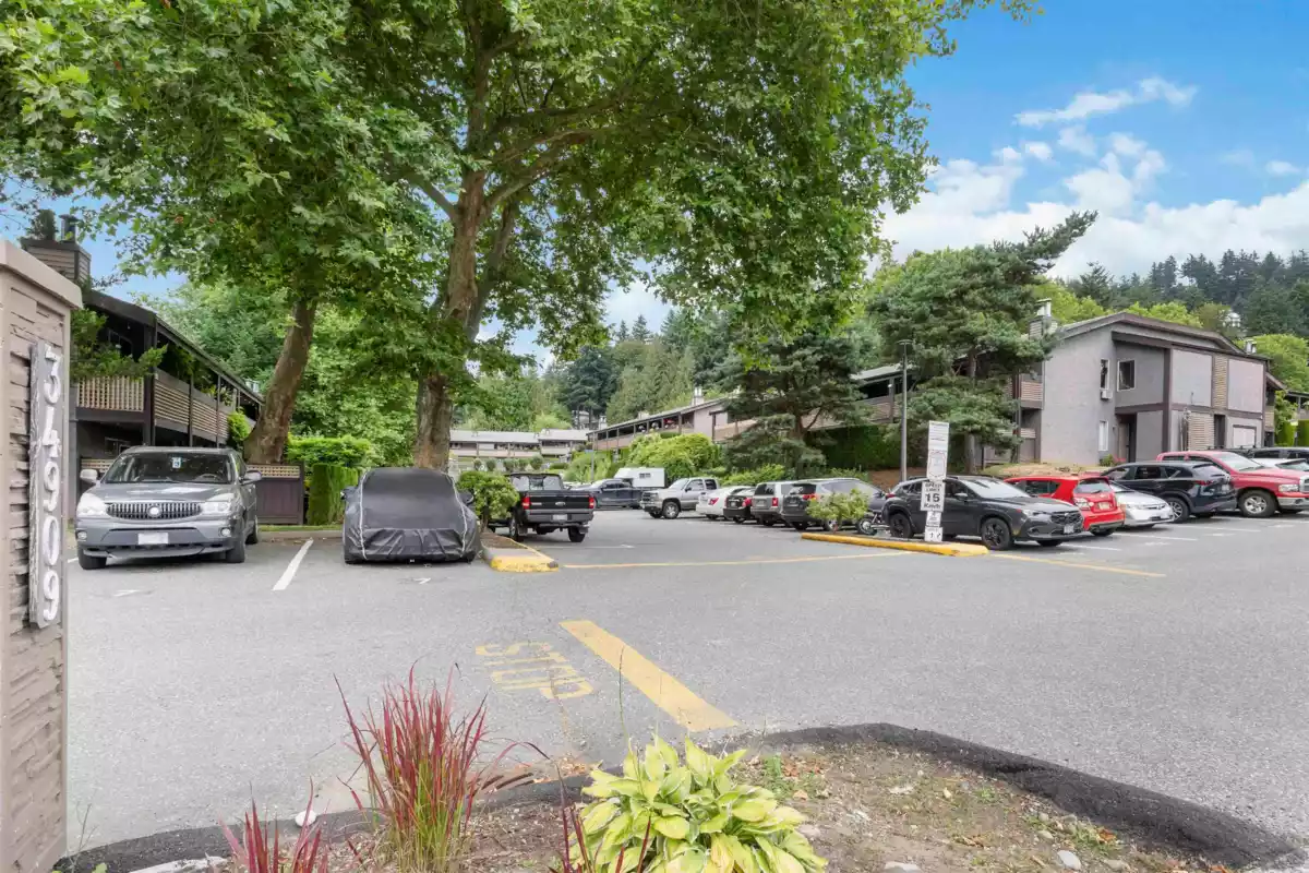 Exterior Front Photo of 1121 34909 Old Yale Road, Abbotsford, BC