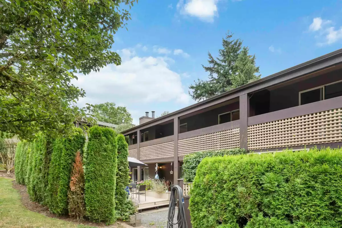 Living Room Photo of 1121 34909 Old Yale Road, Abbotsford, BC