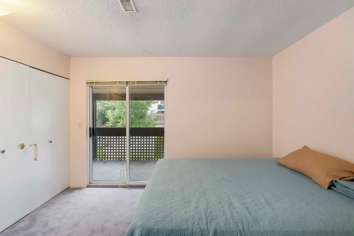 Mudroom Photo of 1121 34909 Old Yale Road, Abbotsford, BC