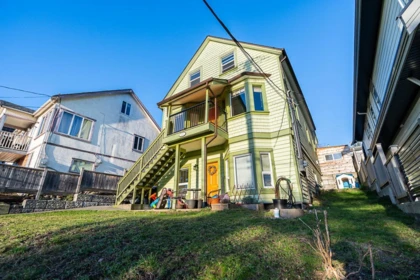 233 Eleventh Street, New Westminster, BC, New westminster — Single Family Residence for sale