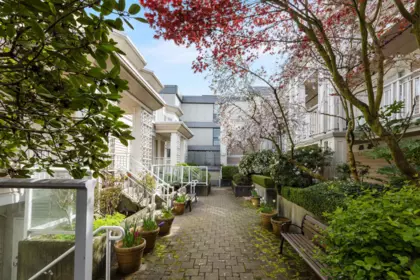 253 2565 W Broadway Avenue, Vancouver, BC, Vancouver — Apartment/Condo for sale