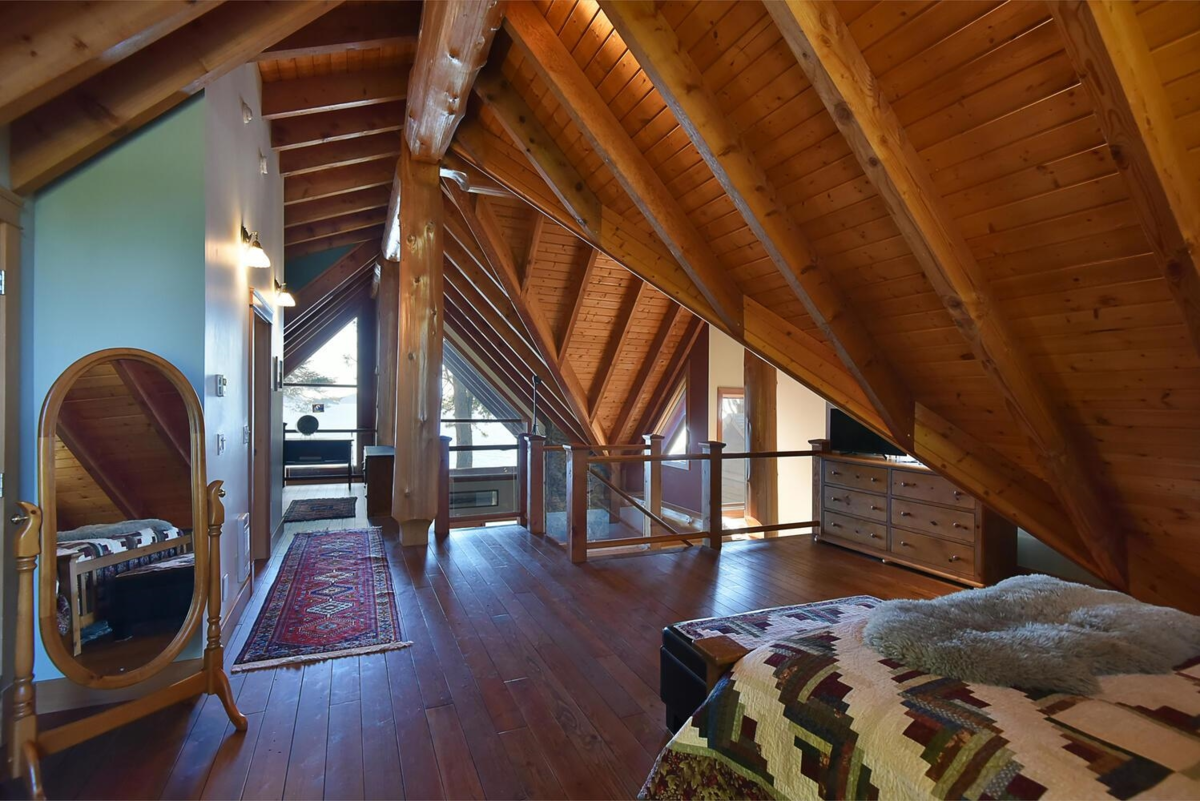 Basement Recreation Room Photo of 667 Franklin Road, Gibsons, BC