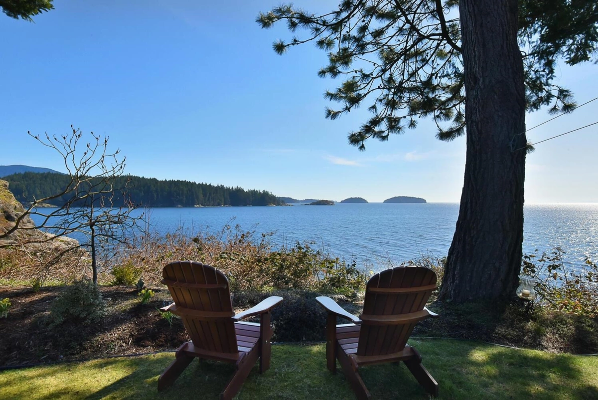 Breakfast Nook Photo of 667 Franklin Road, Gibsons, BC