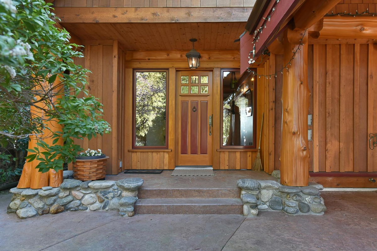 Dining Area Photo of 667 Franklin Road, Gibsons, BC
