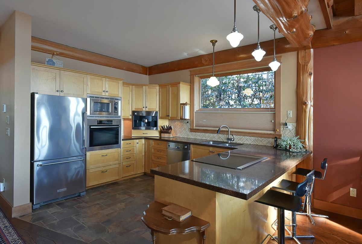 Kitchen Island Photo of 667 Franklin Road, Gibsons, BC