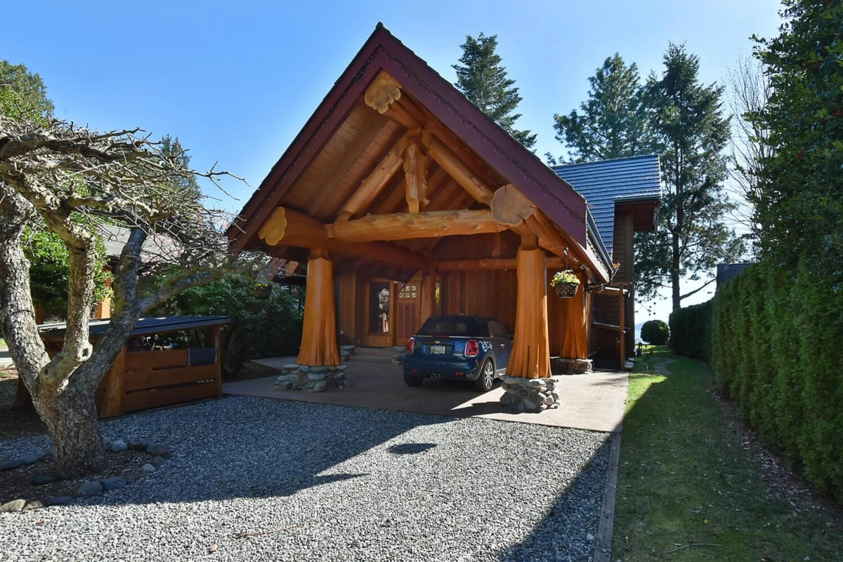 Outdoor Kitchen Photo of 667 Franklin Road, Gibsons, BC
