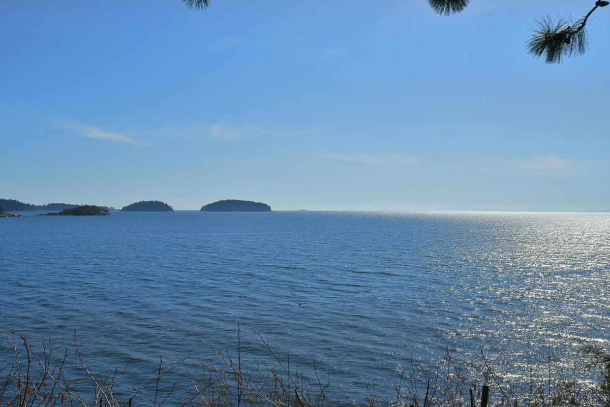 Primary Bathroom Photo of 667 Franklin Road, Gibsons, BC