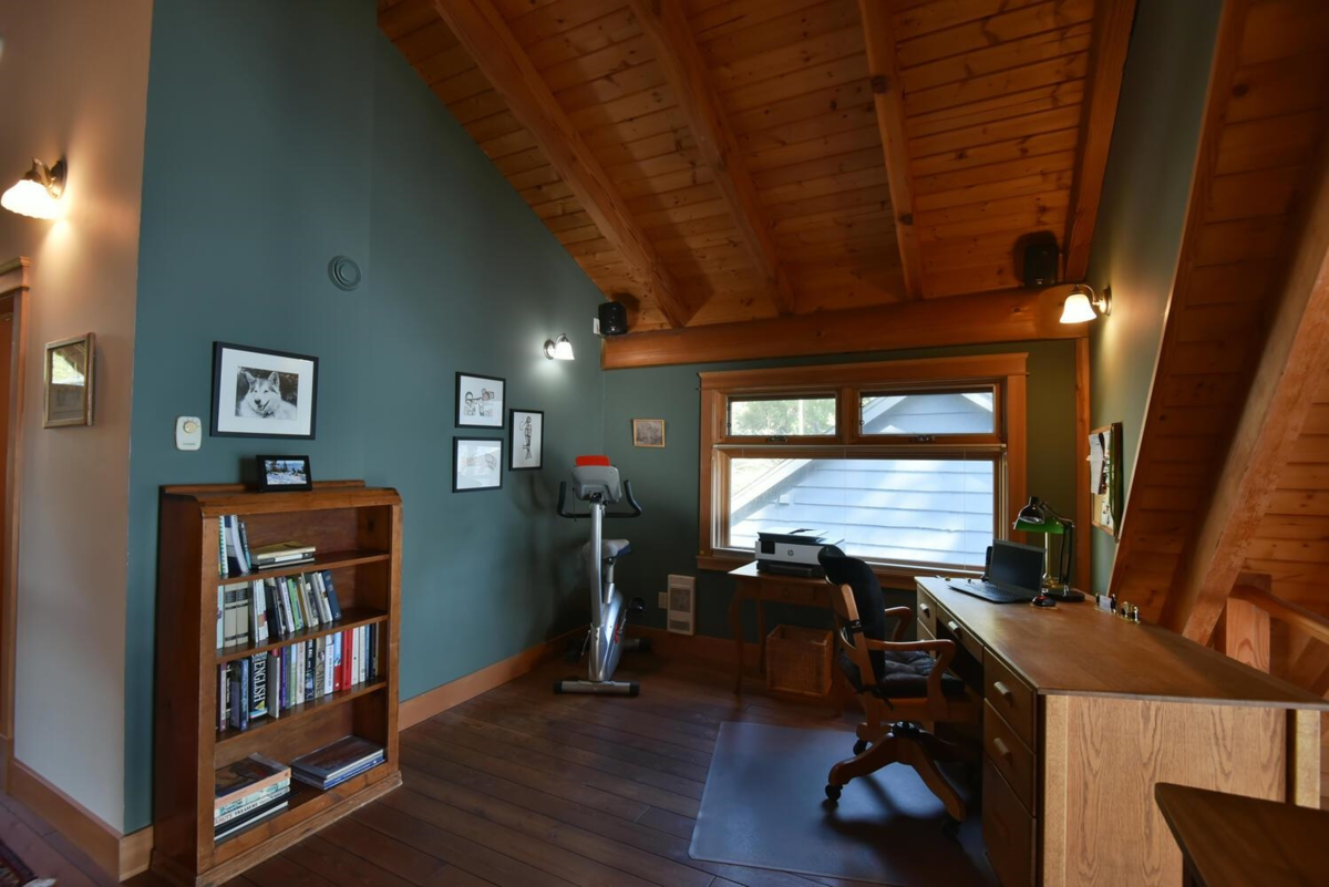 Staircase Photo of 667 Franklin Road, Gibsons, BC