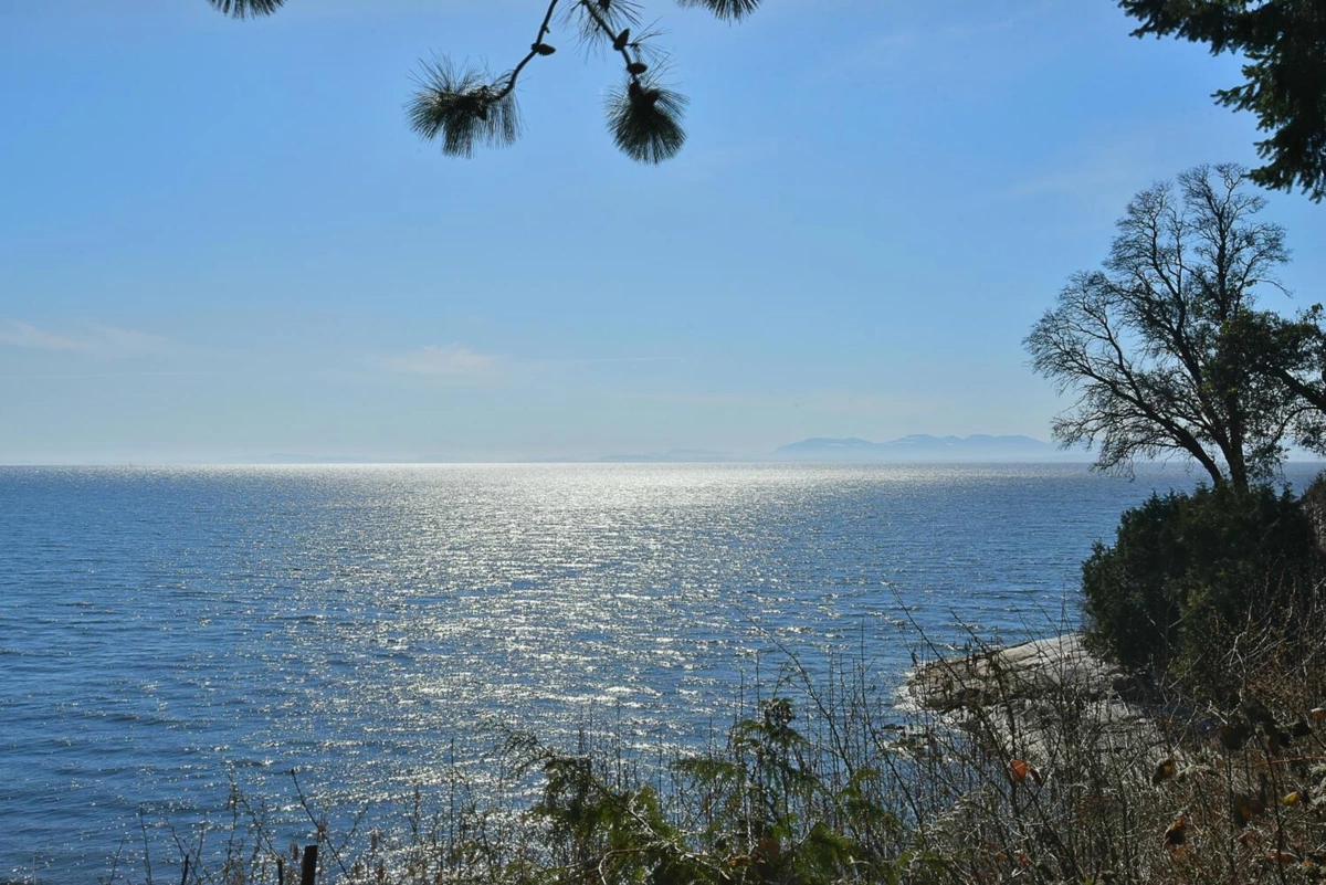 Walk-In Closet Photo of 667 Franklin Road, Gibsons, BC
