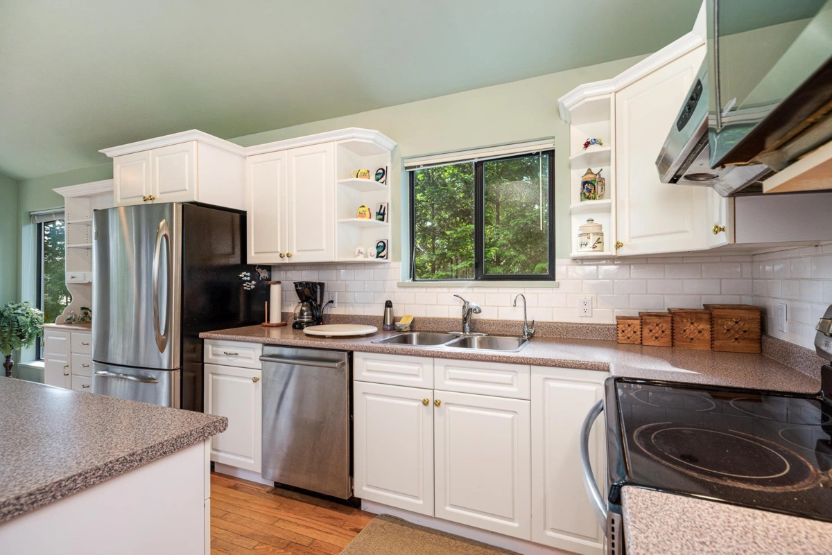 Breakfast Nook Photo of 242 Spinnaker Drive, Mayne Island, BC
