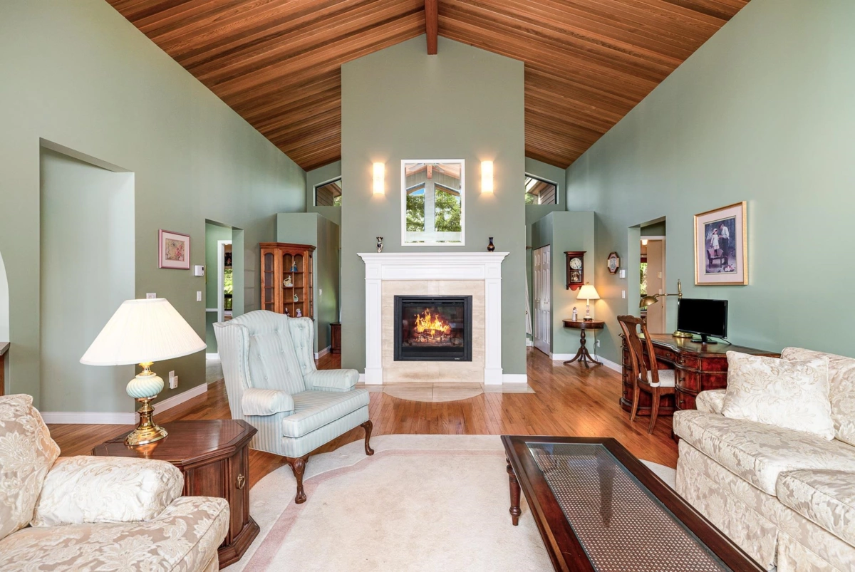 Dining Area Photo of 242 Spinnaker Drive, Mayne Island, BC