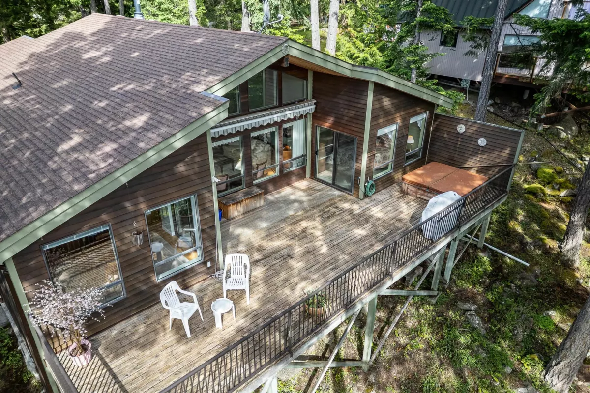 Guest Bathroom Photo of 242 Spinnaker Drive, Mayne Island, BC