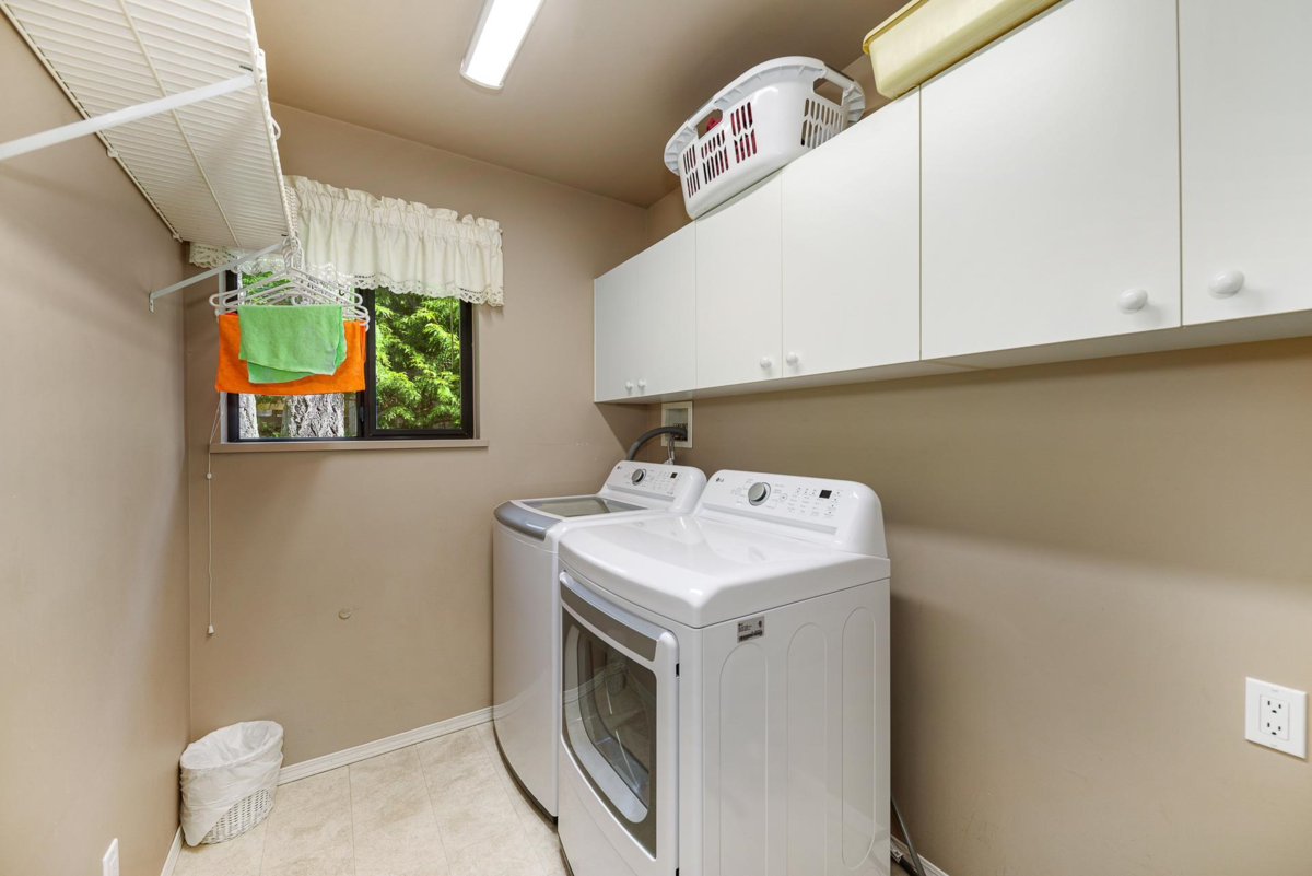 Hallway Photo of 242 Spinnaker Drive, Mayne Island, BC