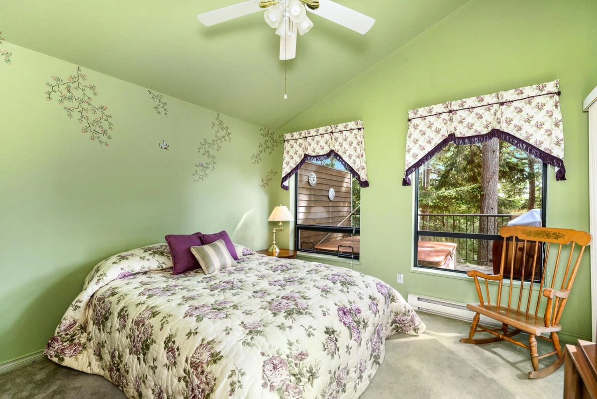 Office / Den Photo of 242 Spinnaker Drive, Mayne Island, BC