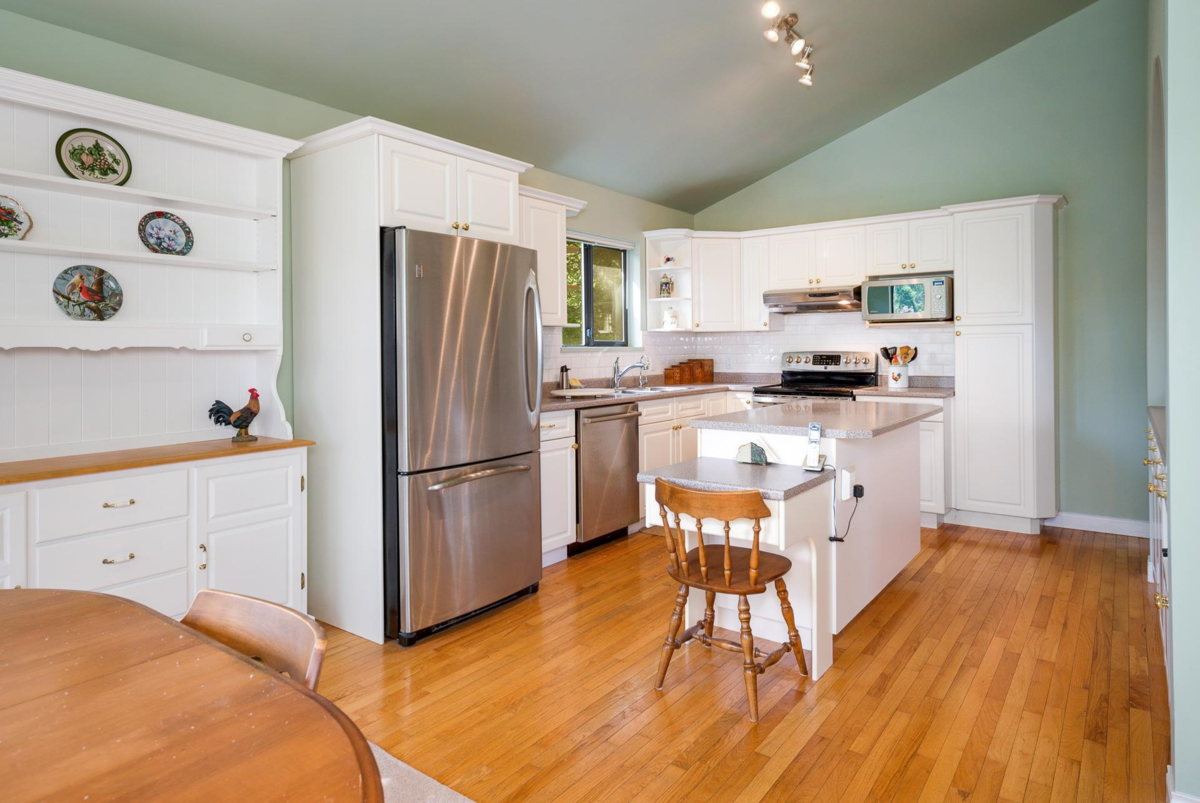 Primary Bedroom Photo of 242 Spinnaker Drive, Mayne Island, BC