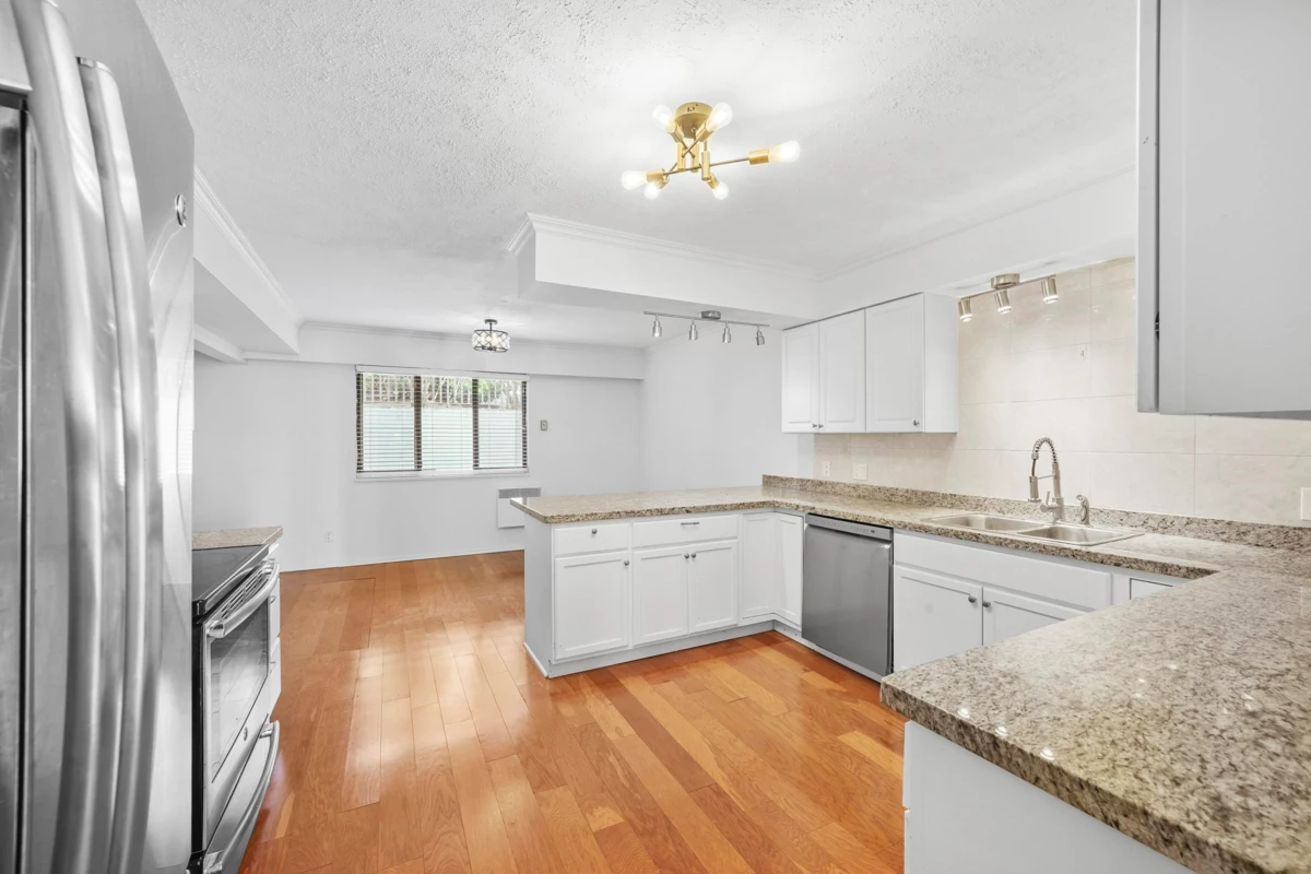Breakfast Nook Photo of 6 2206 Folkestone Way, West Vancouver, BC