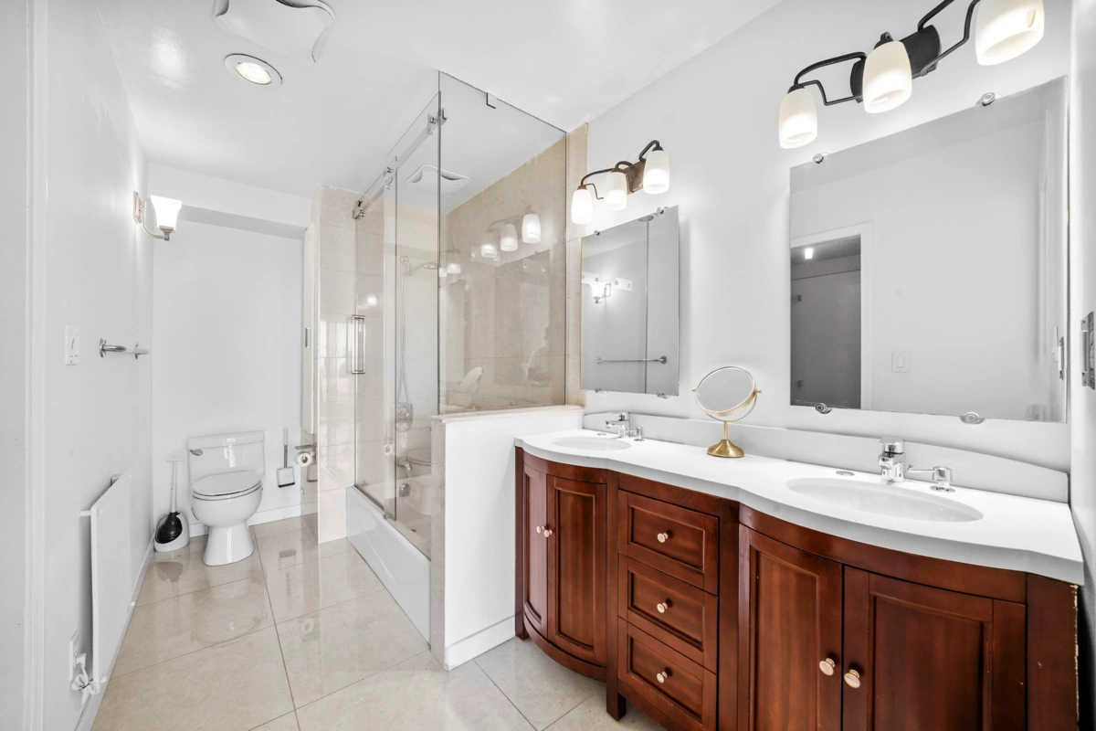 Entry Foyer Photo of 6 2206 Folkestone Way, West Vancouver, BC