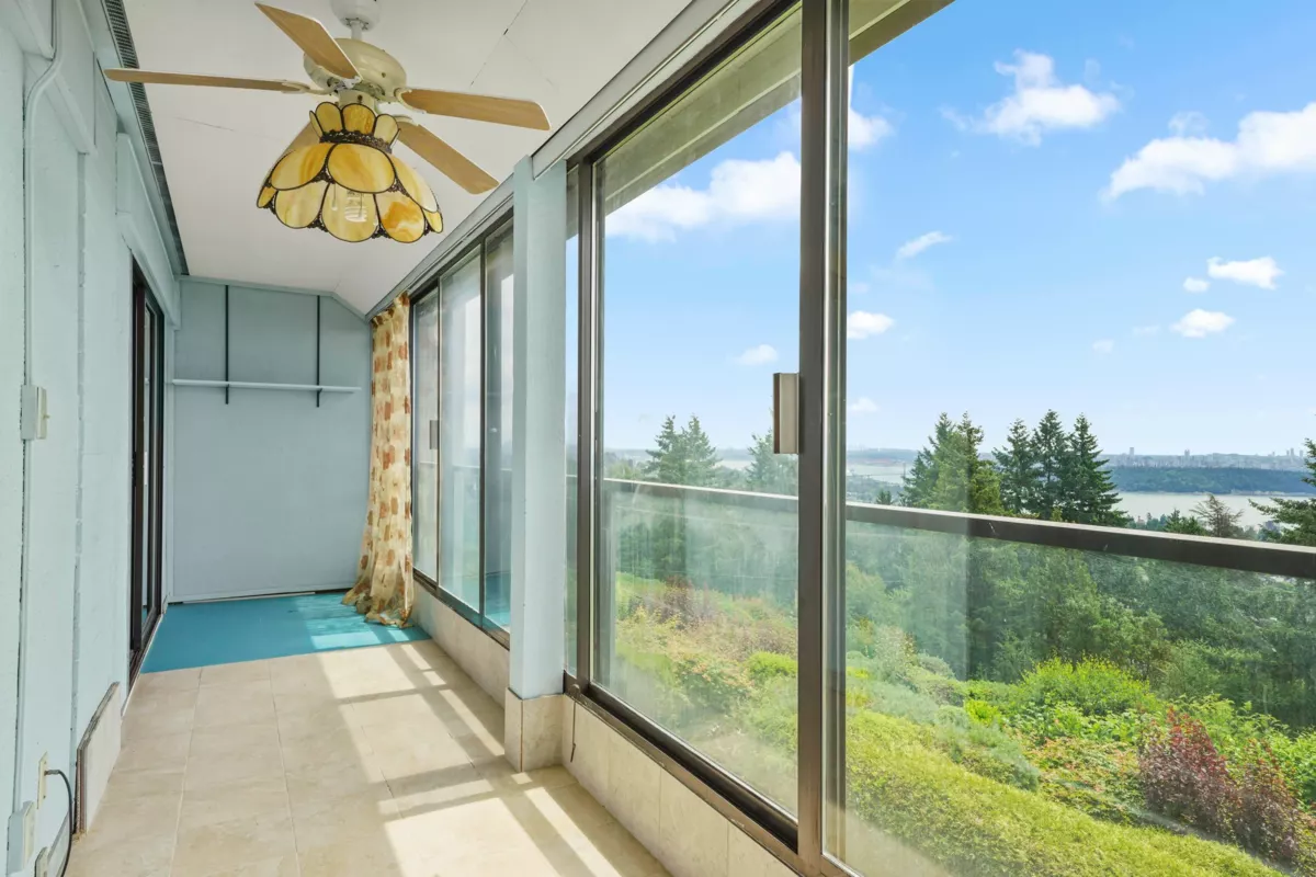 Front Yard Photo of 6 2206 Folkestone Way, West Vancouver, BC