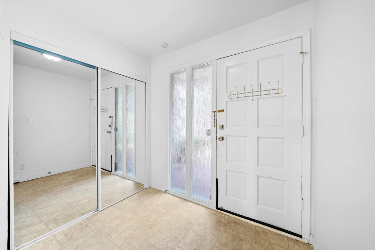 Garden / Landscaping Photo of 6 2206 Folkestone Way, West Vancouver, BC