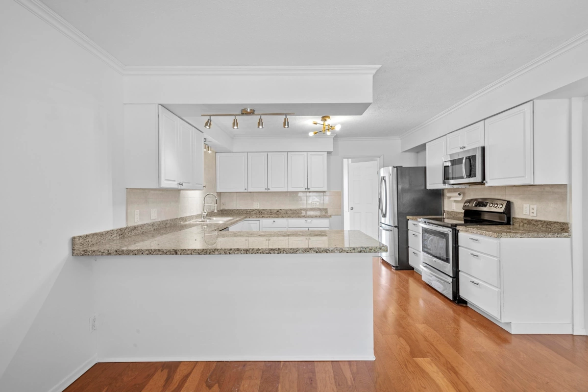 Kitchen Island Photo of 6 2206 Folkestone Way, West Vancouver, BC