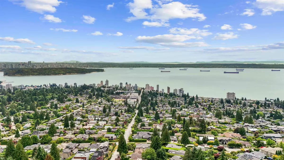 Outdoor Kitchen Photo of 6 2206 Folkestone Way, West Vancouver, BC